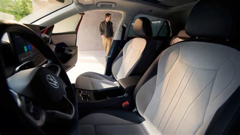 Volkswagen Polo salono vaizdas su priekinėmis sėdynėmis