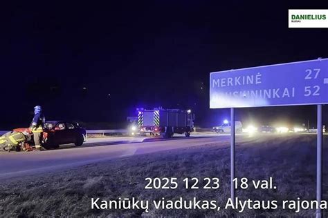 Autobuso avarija Alytaus rajone, medis griovyje. Tema: viešojo transporto saugumas ir kelio sąlygos.