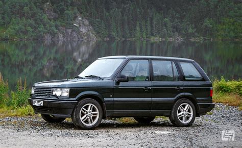 nuotrauka, vaizduojanti „Range Rover P38A“ automobilį iš priekio