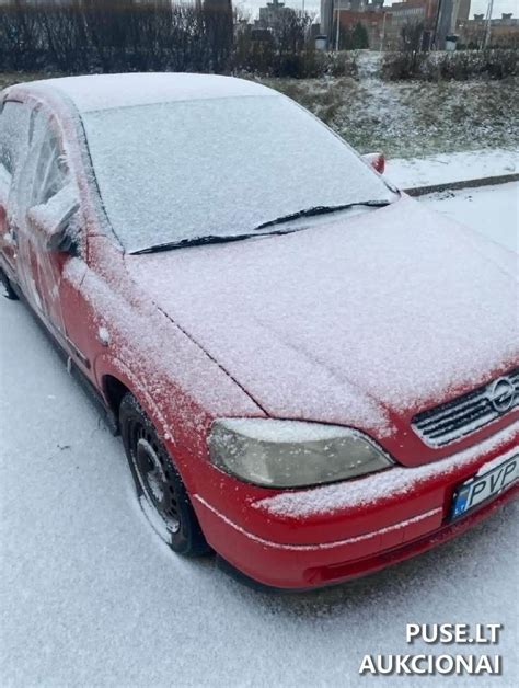 Teminė nuotrauka: lengvasis automobilis važiuoja per Šilutės regiono kraštovaizdį