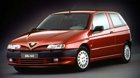Alfa Romeo 145 ir 146 modelių eksterjero dizaino palyginimas