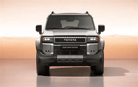Tematinė nuotrauka: naujas Toyota Land Cruiser kelyje