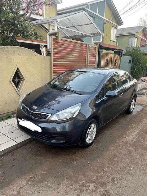 Kia Rio automobilio išorės vaizdas, demonstruojantis modernų dizainą