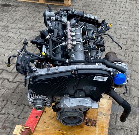 Opel Zafira 2.2L variklio skyriaus nuotrauka