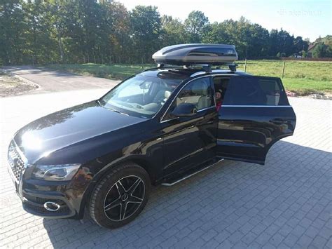 Teminė nuotrauka, rodanti BMW Touring su sumontuotais stogo skersiniais ir bagažine