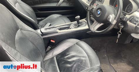 Automobilių detalių sandėlis su BMW E30 komponentais