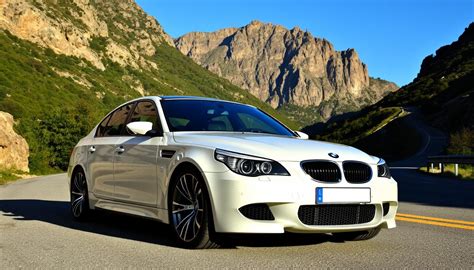 schema: serpentininio diržo išdėstymo brėžinys BMW E60 variklio skriemulių sistemoje
