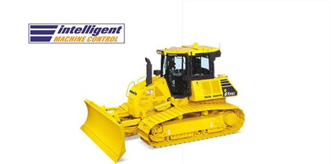 Komatsu buldozeris atliekantis žemės lyginimo darbus statybvietėje