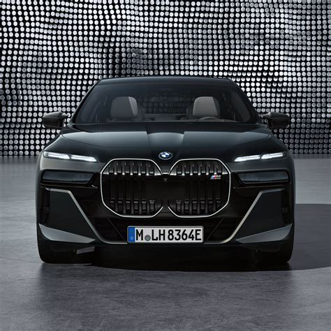 BMW 7 serijos E65 automobilio nuotrauka iš priekio