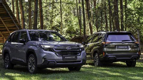 Subaru Forester eksterjero dizaino detalės ir aukšta prošvaisa