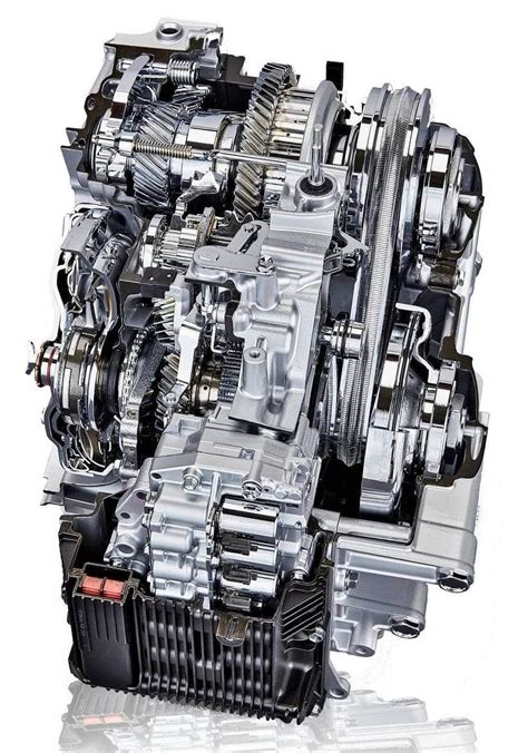 Subaru Boxer variklio schema ir CVT pavarų dėžės komponentai