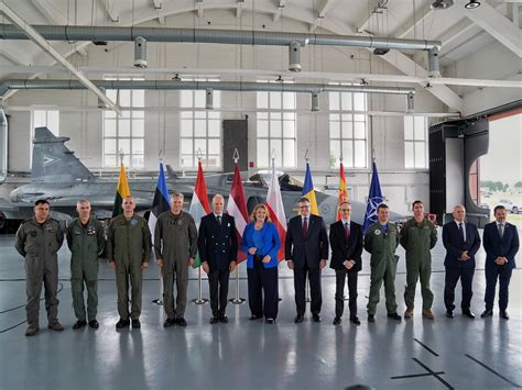 Infografika: NATO oro policijos misijos veikimo principas Baltijos šalyse.