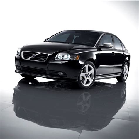 Volvo S40 iš šono ir priekio - dizaino apžvalga