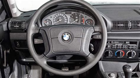 BMW 318tds interjero nuotrauka su prietaisų skydeliu