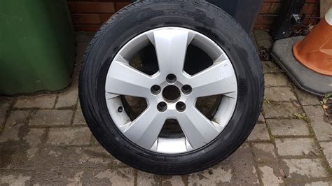 Thematic photo of Opel Vectra C with R16 alloy wheels