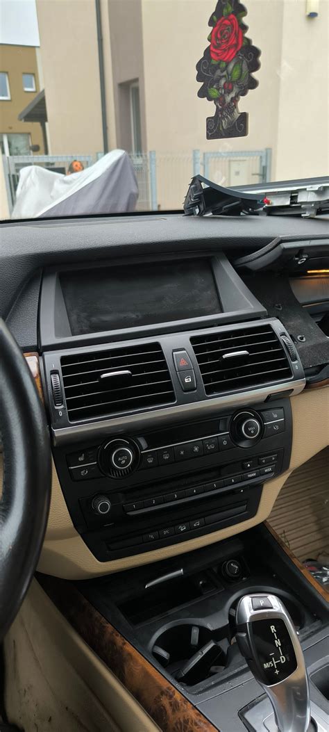 BMW E39 interjeras su modernia Android multimedijos sistema