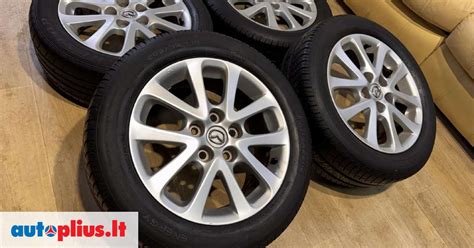 Teminis automobilis su vasarinėmis padangomis 205/55 R16 sausame kelyje