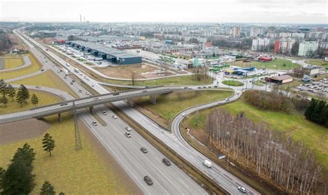 automobilio stogas, uždaromas rankiniu būdu per lietų