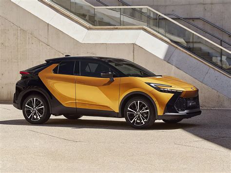 Naujos kartos Toyota C-HR interjeras
