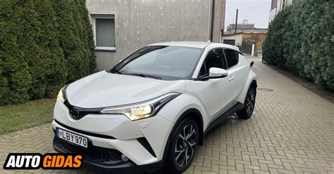 Avarijoje sudaužytas Toyota C-HR visureigis