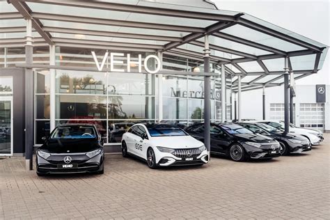 „Veho“ salono fasadas su „Mercedes-Benz“ logotipu
