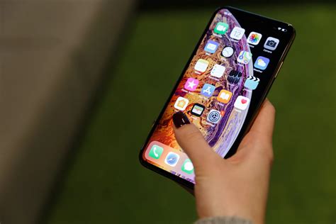 Teminė nuotrauka: perkaistas telefonas saulėje