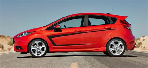 Ford Fiesta automobilio nuotrauka, galinti atspindėti skirtingas kartas