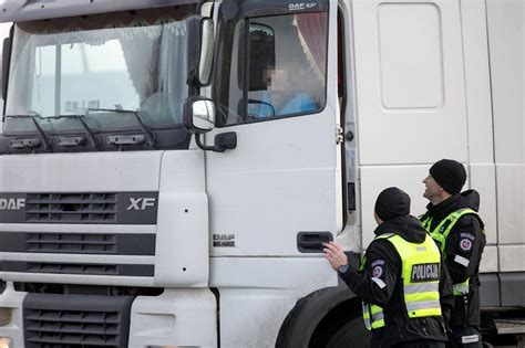 Nuotrauka: Vilkiko vairuotojas ilsisi specialiai įrengtoje zonoje prie automagistralės