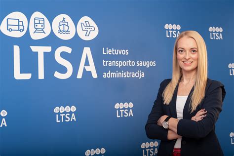 Foto: Lietuvos transporto saugos administracijos (LTSA) kontrolės autobusiukas prie kelio