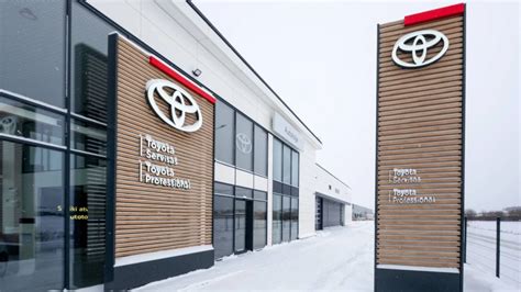 Teminė nuotrauka: naujas Toyota automobilių salonas