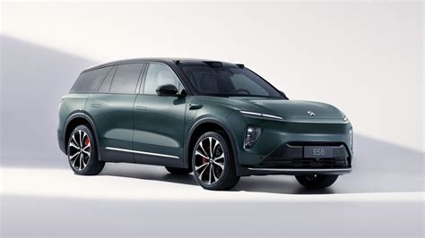 Nuotrauka: „NIO“ elektromobilių modelių rikiuotė (ES8, ES6, ET7)