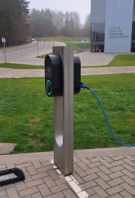 Hibridinių automobilių įkrovimo stotelė