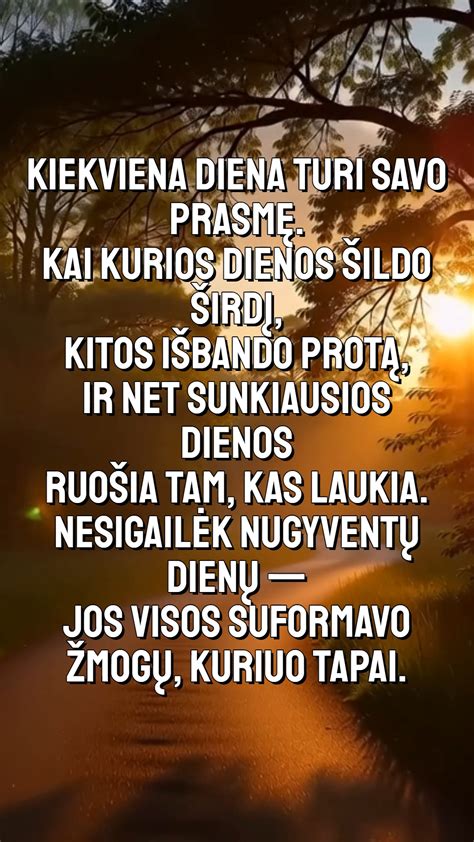 Žmogus su vilties kupinomis akimis, simbolizuojantis vidinę stiprybę ir prasmę