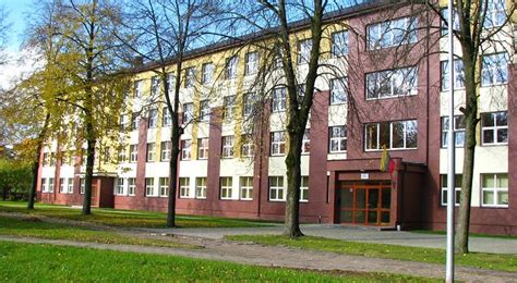 nuotrauka: Šilutės Žibų Pradinės Mokyklos senos ir dabartinės patalpos