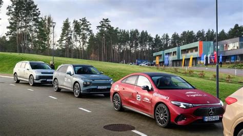 Schema, iliustruojanti pirminės ir antrinės elektromobilių rinkų sąsają ir pasiūlos įtaką kainoms.