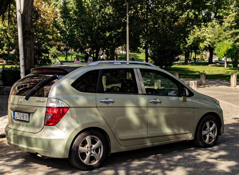 Honda FR-V interjero nuotrauka su sėdynių išdėstymu