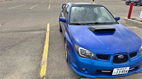 Subaru Impreza su stilingais ratlankiais, iliustruojanti estetinę ir funkcinę ratlankių svarbą