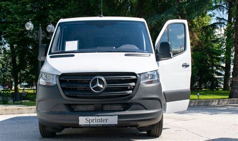 Mercedes-Benz Sprinter (W907/W910) krovininis furgonas modernioje aplinkoje