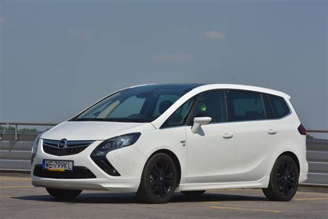 Naujojo Opel Zafira Tourer eksterjero dizainas su bumerango formos žibintais