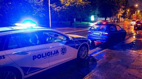 Tematinė nuotrauka: policijos automobilis stabdo girtą vairuotoją