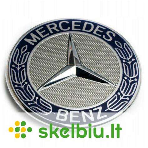 Mercedes-Benz kapoto ženkliukas su detaliu užrašu