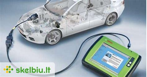 autoelektriko atliekantis imobilizatoriaus diagnostiką nuotrauka