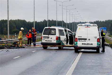avarijos vietos nuotrauka su sudaužytais automobiliais S8 kelyje