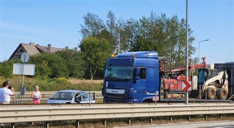 avarijos vietos nuotrauka su sunkvežimiu ir lengvuoju automobiliu Vilniaus Vakariniame aplinkkelyje
