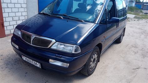 Lancia Zeta interjero nuotrauka su priekinėmis sėdynėmis, pasuktomis į saloną