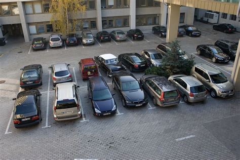 Parduotas autokrautuvas Seimo aukcione