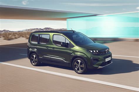 Peugeot Rifter universalus automobilis miesto ir užmiesčio keliams