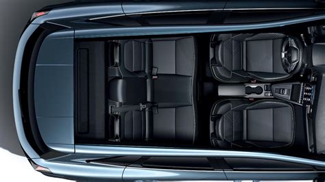 Chrysler LHS ir 300M modelių išorės dizaino bei erdvus salono interjero nuotrauka