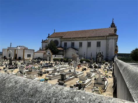 nuotrauka sudužusio funikulieriaus Lisabonoje
