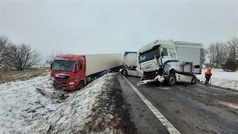 schema susidūrimo prie Berlyno, kurioje dalyvavo keturi vilkikai ir automobilvežis su benzinvežiu